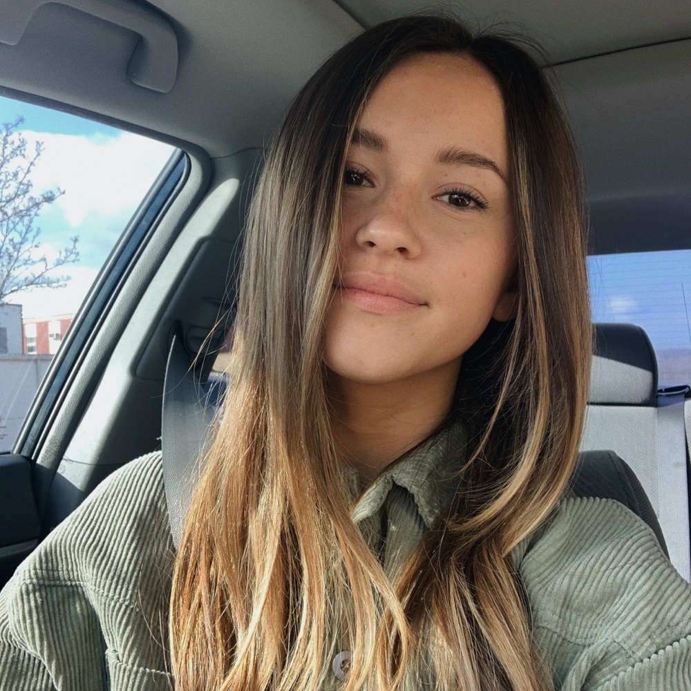 Meet your Posher, Mia